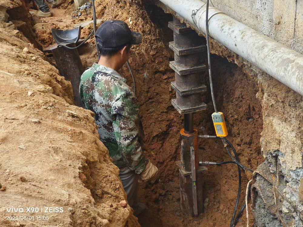 西安贵港某楼房地基下沉房屋倾斜纠偏顶升施工